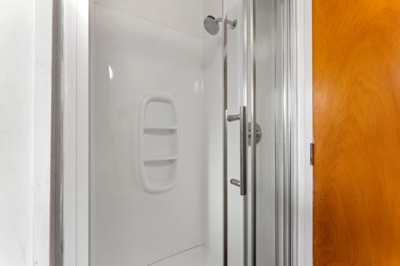 One-Bedroom Unit shower